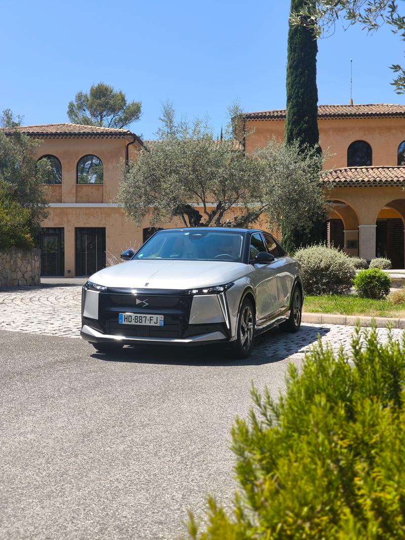 Provence Yollarında İki DS, Tek Yolculuk
