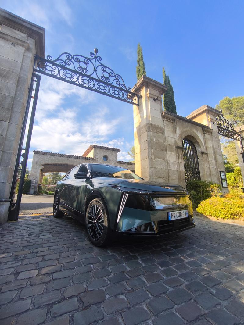 Provence Yollarında İki DS, Tek Yolculuk
