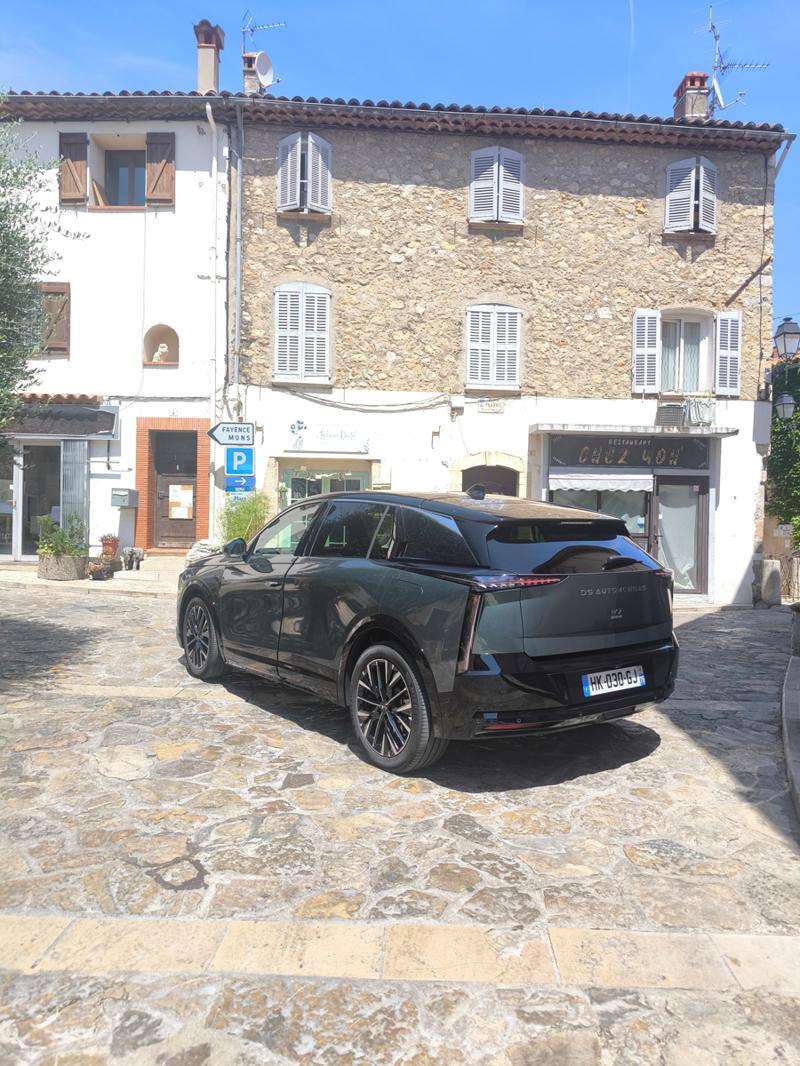 Provence Yollarında İki DS, Tek Yolculuk