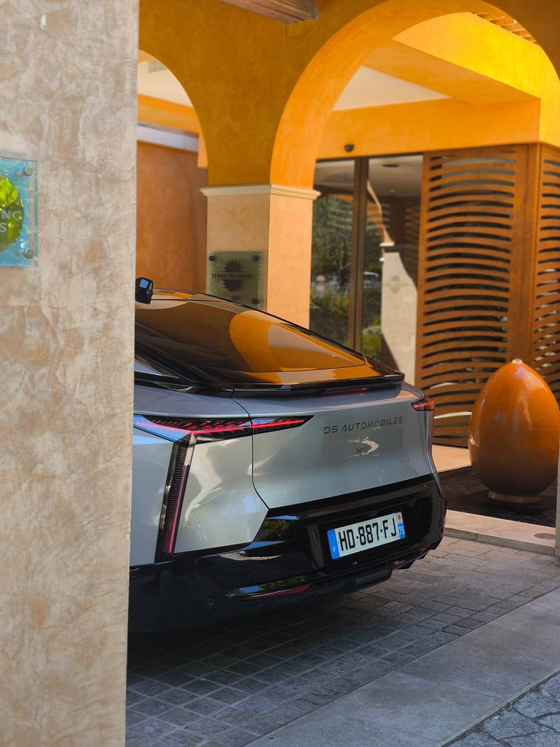 Provence Yollarında İki DS, Tek Yolculuk