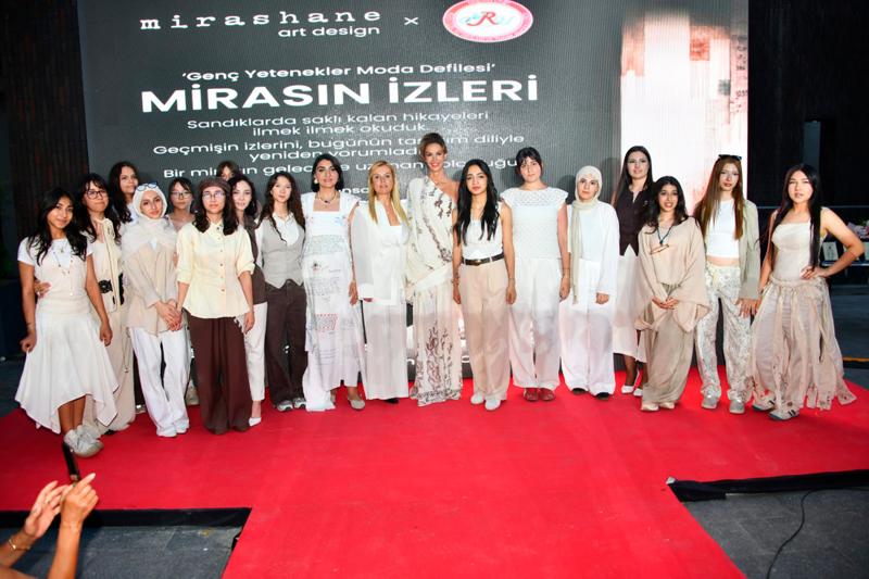 Anadolu'nun Dokuma Mirası Podyuma Taşındı