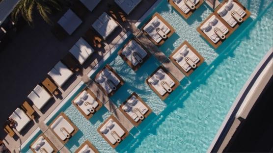 Mykonos'ta Meltemi Rüzgârının İzinde: NISHANE ve Cavo Tagoo'dan Duyusal Bir Yaz Hikâyesi