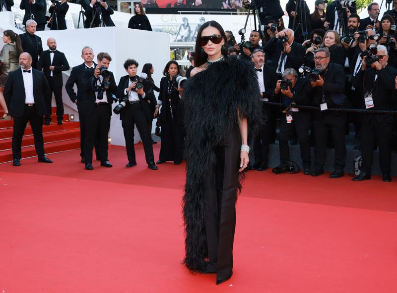 Demi Moore'dan 2026 Cannes Film Festivali'nde Stil Dersi