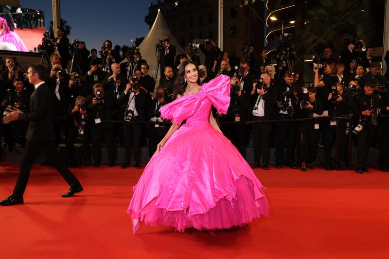 Demi Moore'dan 2026 Cannes Film Festivali'nde Stil Dersi