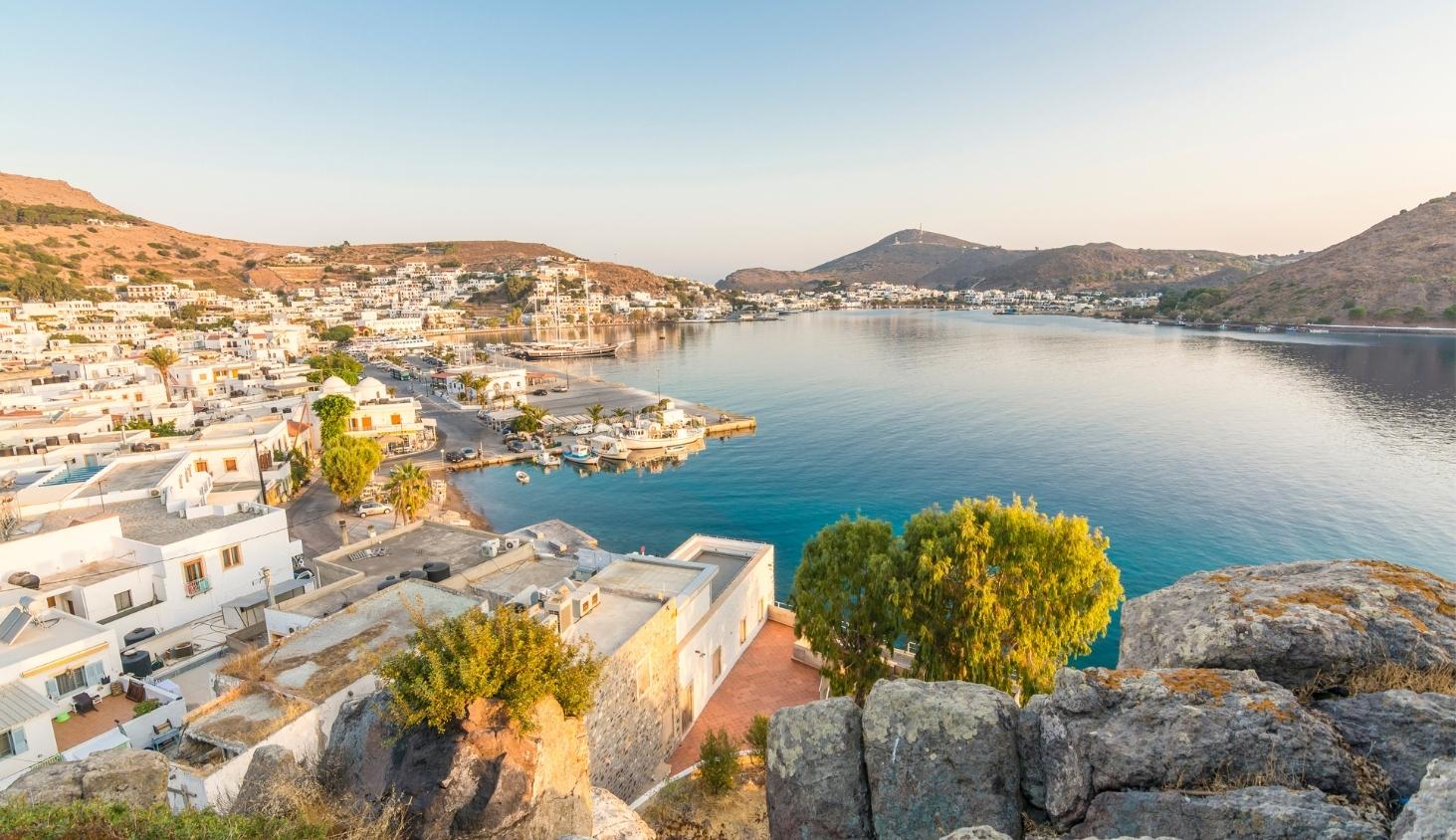 Patmos Adası Gezi Rehberi 2026: Gezilecek Yerler, Plajlar ve Oteller