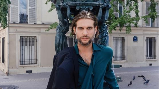 Paris Moda Haftasında Kendi Hikayesini Yazıyor: Burç Akyol