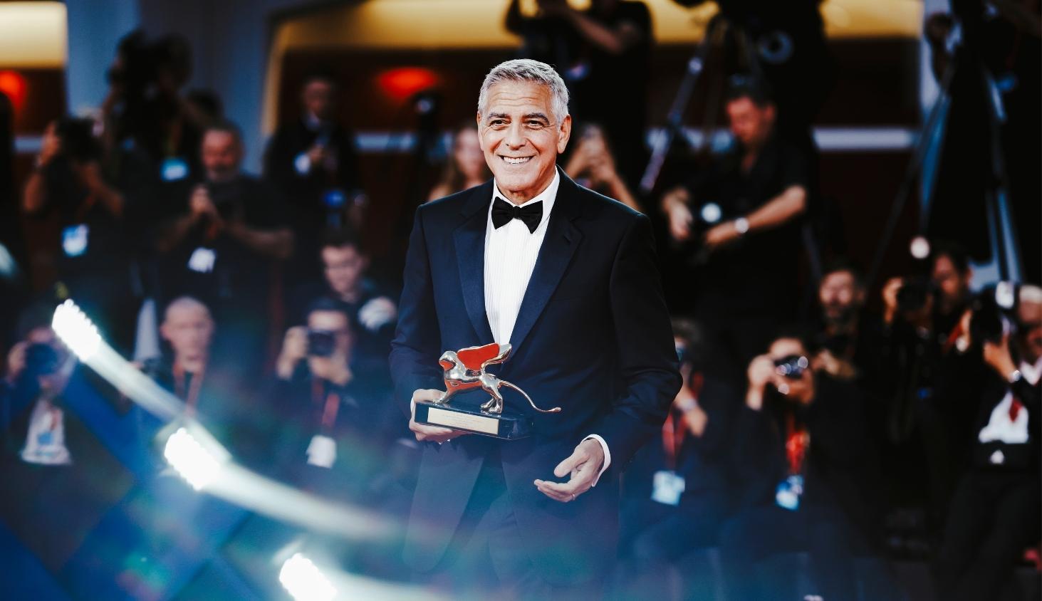 George Clooney 45 Yıllık Kariyerini Venedik'te Taçlandırdı