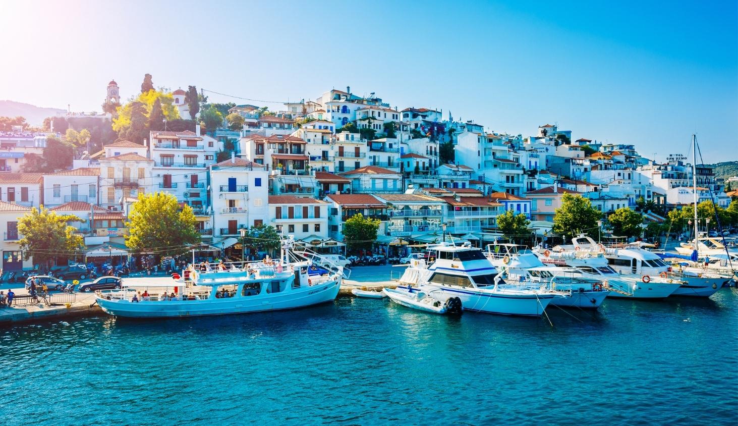 Skiathos Adası Gezi Rehberi 2026: Gezilecek Yerler, Plajlar ve Oteller