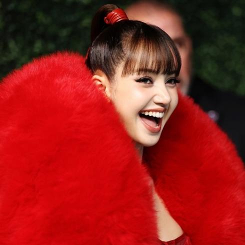 LISA'nın 2026 MTV VMA Kırmızı Halı Stili