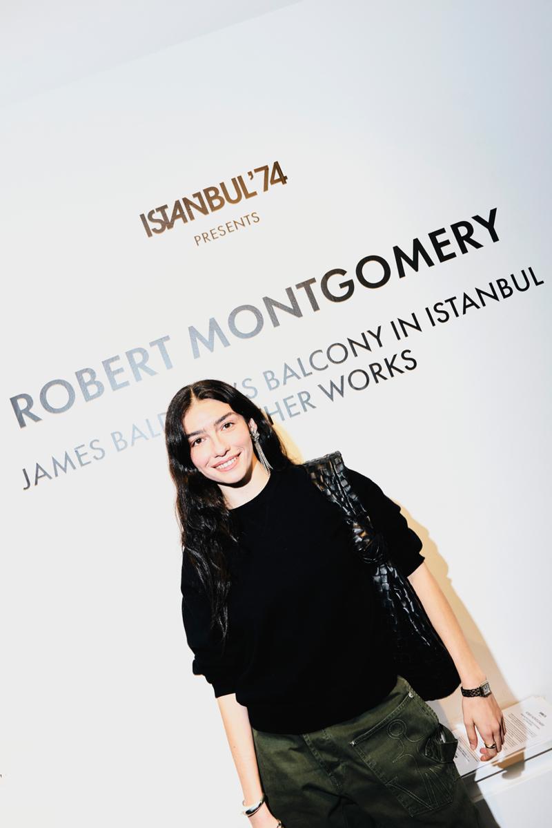 ISTANBUL'74 Robert Montgomery'nin Yeni Sergisine Ev Sahipliği Yapıyor