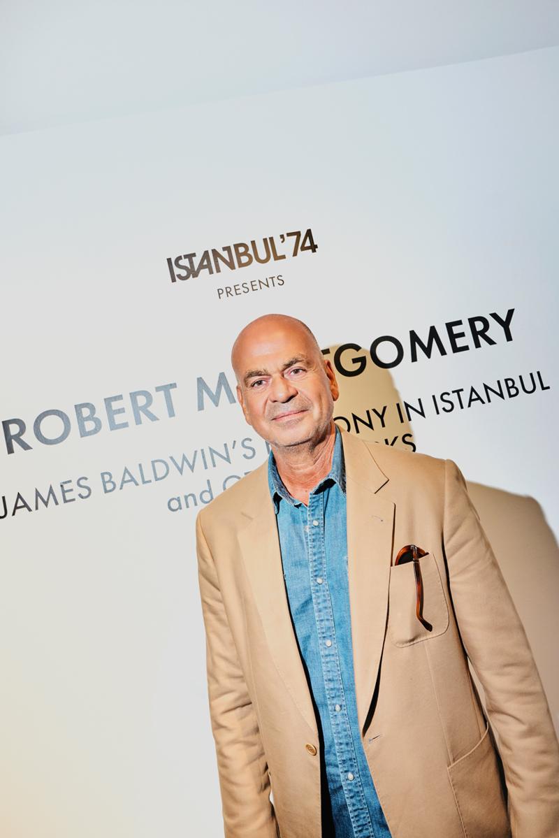 ISTANBUL'74 Robert Montgomery'nin Yeni Sergisine Ev Sahipliği Yapıyor