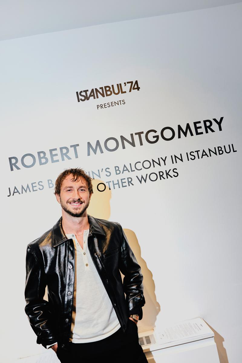 ISTANBUL'74 Robert Montgomery'nin Yeni Sergisine Ev Sahipliği Yapıyor