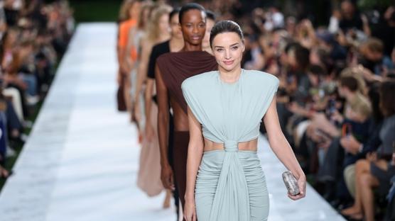 Paris Moda Haftası'nda Miranda Kerr Sürprizi