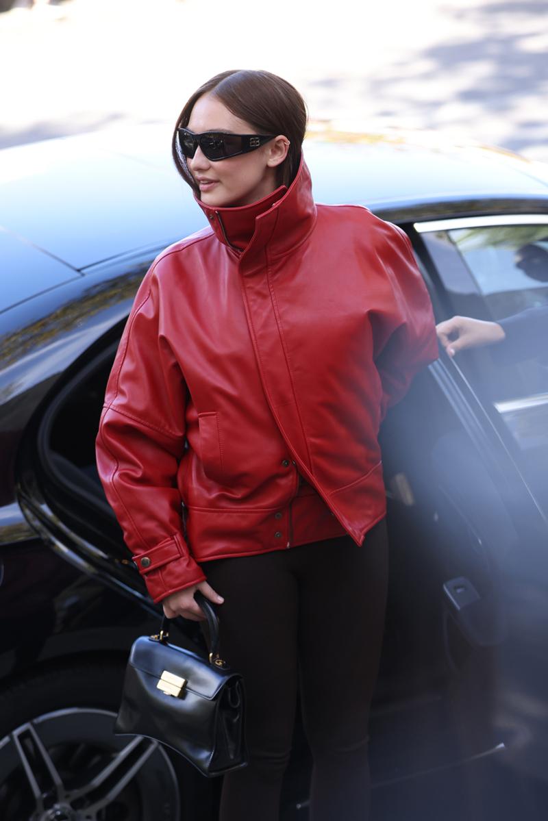 Balenciaga 2027 İlkbahar/Yaz Defilesinde Ünlülerin Stil Buluşması
