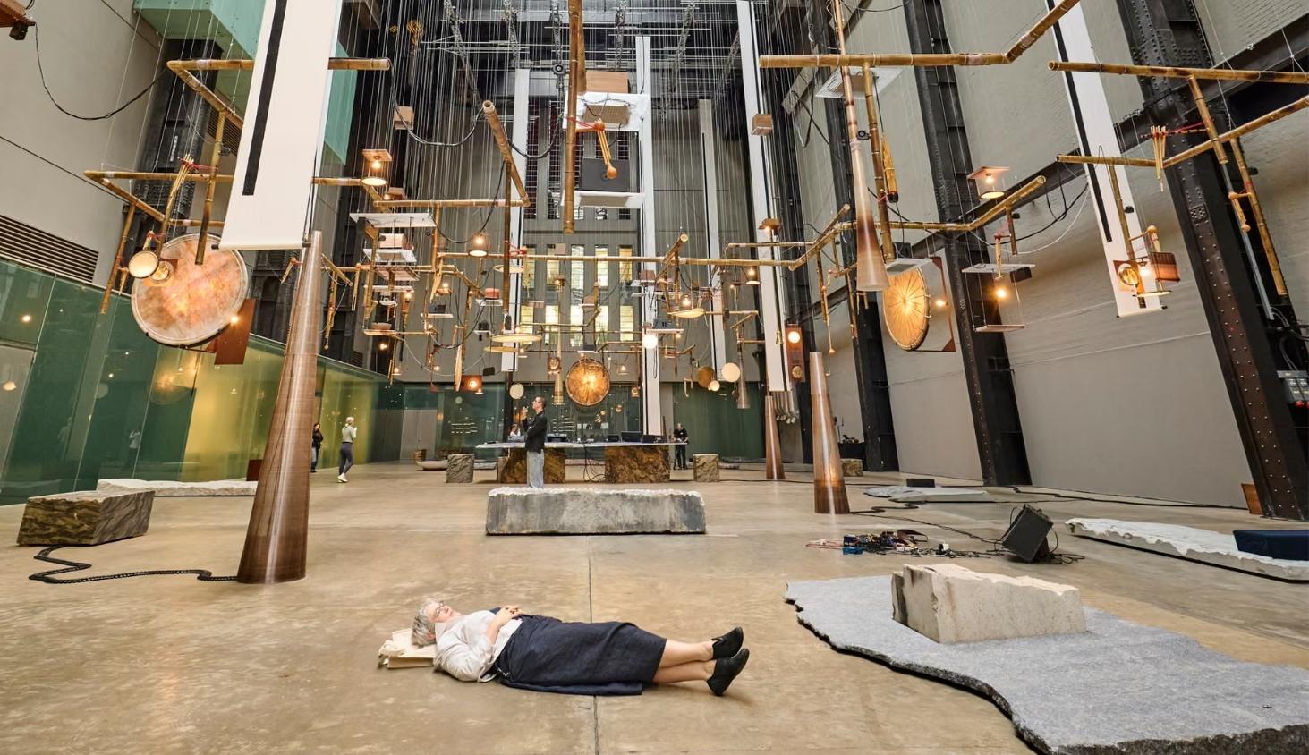 Tarek Atoui'nin "Hold" Sergisi Tate Modern'de