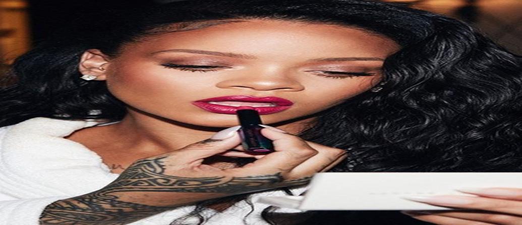 RIHANNA'NIN KOZMETİK MARKASI ÇIKIYOR