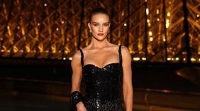 Rosie Huntington-Whiteley'den Özel Koleksiyon