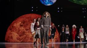 Matthieu Blazy'nin Yıldızlar Altında İlk Chanel Defilesi