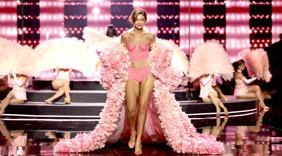 Kanatlar Geri Döndü: Victoria's Secret Fashion Show 2025