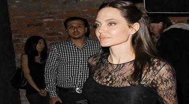 ANGELİNA JOLIE ANNELER GÜNÜ YEMEĞİNDE