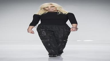 DONATELLA VERSACE'DEN "KÜRKE HAYIR" 