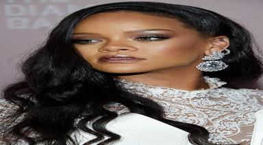 RIHANNA DIAMOND BALLDA BÜYÜLEDİ