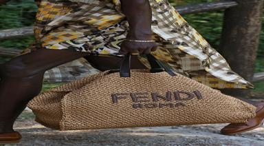 FENDI DEFİLESİNDEN DETAYLAR