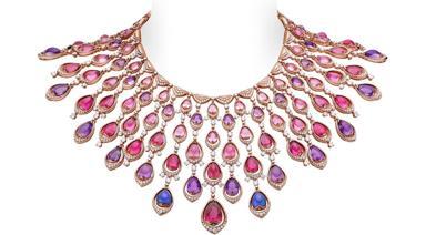 Rengin Dilinde Yazılmış Bir Mücevher Destanı