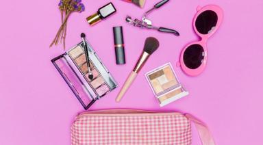 Seyahat Makyaj Çantasının Olmazsa Olmaz 10 Ürünü