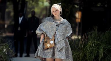 Modanın Işıltılı Çağı: Metalik Yansımalar