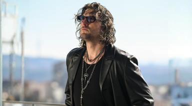 Ustalık ve Işığın Kesişiminde