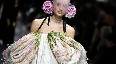 Çiçekler ve Vivaldi ile Jonathan Anderson İlhamı