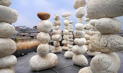 Bvlgari'den Seul'de Büyüleyici Bir Yolculuk: Serpenti Infinito Sergisi