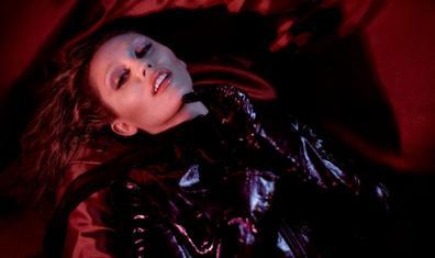 Miley Cyrus Yeni Teklisi "End Of The World"ü Yayınladı