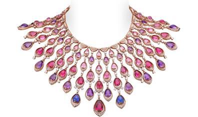 Rengin Dilinde Yazılmış Bir Mücevher Destanı