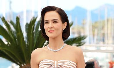 Kırmızı Halıda Vintage Rüzgarı