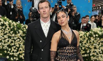 Pop Dünyasının Parlayan Yıldızından Mutlu Haber: Dua Lipa Nişanlandı