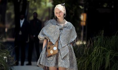 Modanın Işıltılı Çağı: Metalik Yansımalar