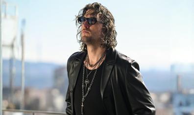 Ustalık ve Işığın Kesişiminde