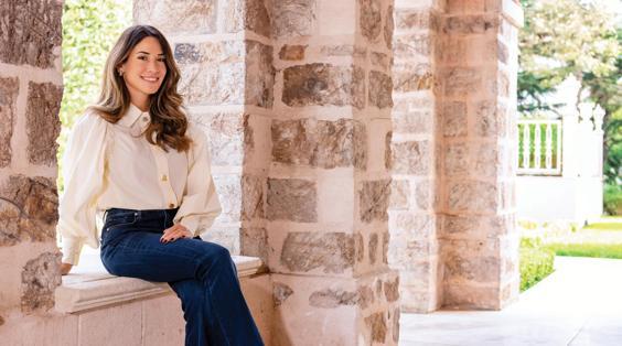 Sessiz Parıltı: Mina Akdağ