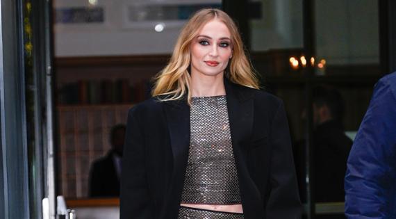 Sophie Turner ile Sokakta Ofis Şıklığı