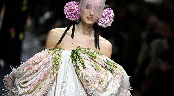 Çiçekler ve Vivaldi ile Jonathan Anderson İlhamı