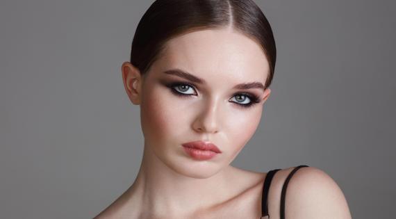 Gün Boyu Akmayan Göz Kalemi Tüyoları