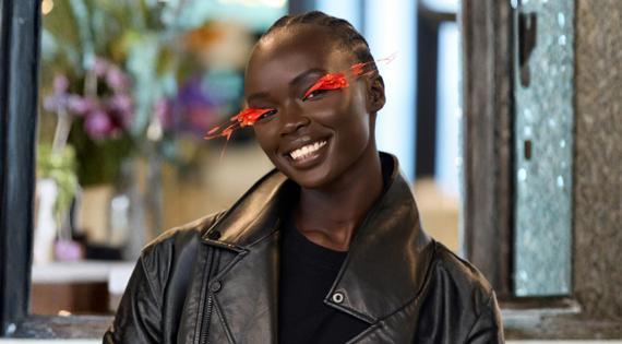 CHANEL Cruise 2026/27 Defilesinde Güneşten İlham Alan Güzellik Görünümü