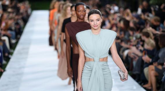 Paris Moda Haftası'nda Miranda Kerr Sürprizi