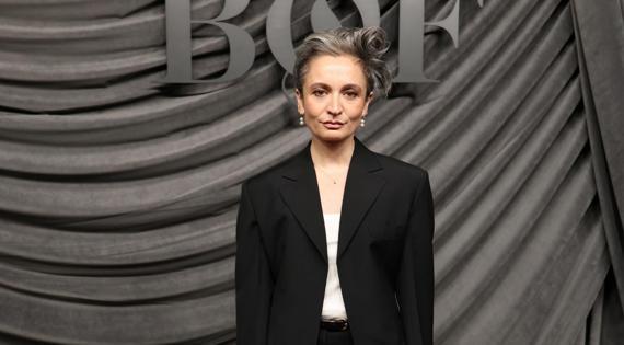Veronica Leoni, Calvin Klein'a Veda Ediyor