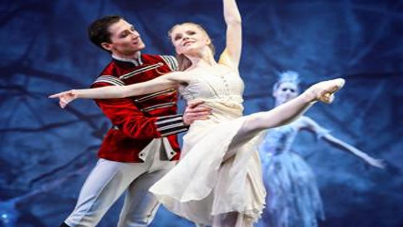 THE NUTCRACKER (FINDIKKIRAN) BALESİ İSTANBUL'DA