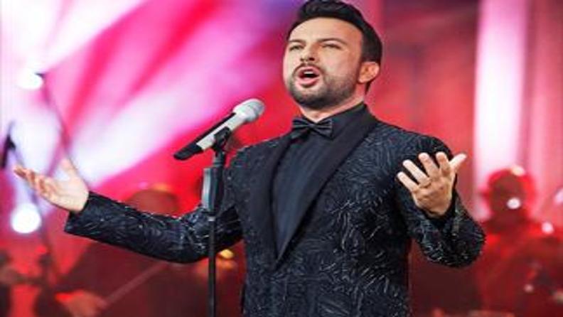 TARKAN'DAN ANLAMLI KONSER