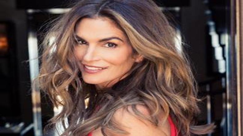  SILESTONE'UN YENİ YÜZÜ CINDY CRAWFORD