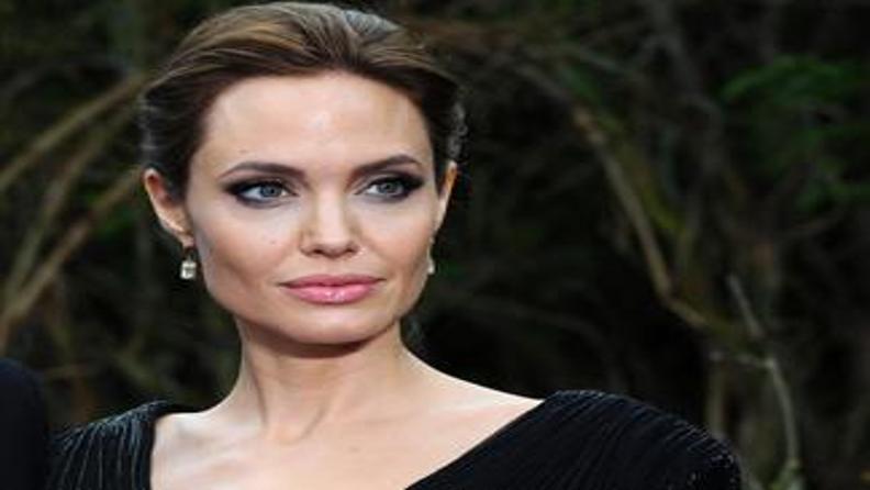 ANGELINA JOLIE GERİ DÖNDÜ